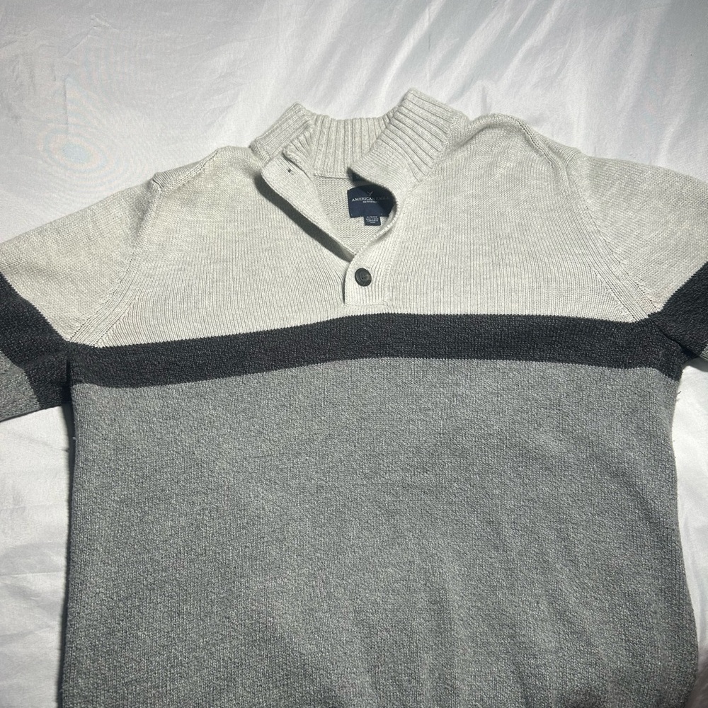 American Eagle Outfitters Men’s Gray Colorblock Henley Sweater – Size XL